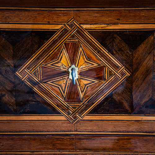 Neoclassical Chest of Drawers with Marquetry Decoration, Italy, circa 1800
