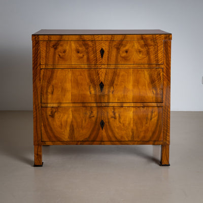 Biedermeier Chest of Drawers in Walnut, circa 1820