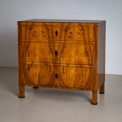 Biedermeier Chest of Drawers in Walnut, circa 1820