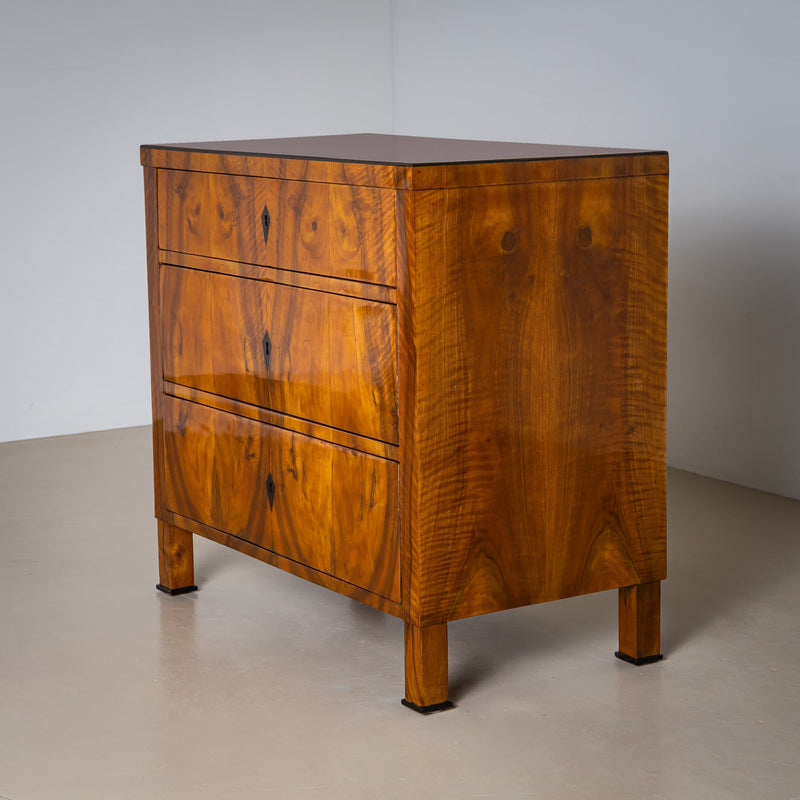 Biedermeier Chest of Drawers in Walnut, circa 1820