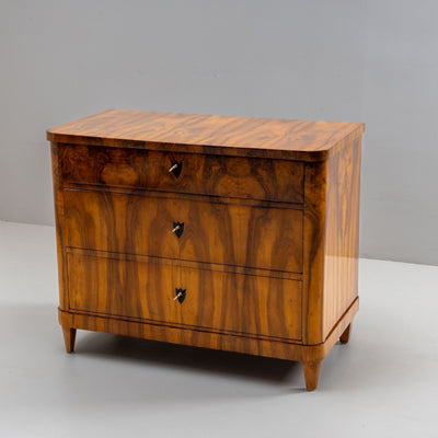 Biedermeier Chest of Drawers in Walnut, circa 1830