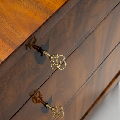 Biedermeier Chest of Drawers in Walnut, circa 1830