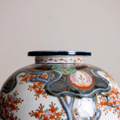Pair of large Imari Vases, Japan, late 19th/early 20th Century