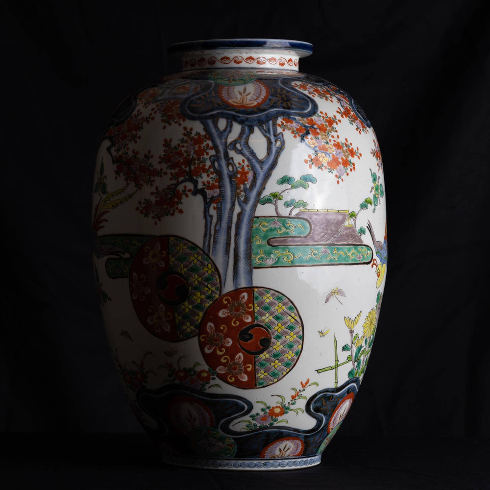 Pair of large Imari Porcelain Vases, Japan, late 19th/early 20th Century