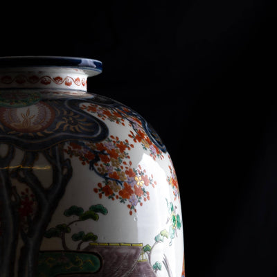 Pair of large Imari Vases, Japan, late 19th/early 20th Century
